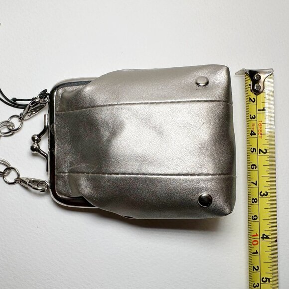 Sacchetto Silver Metallic POCO Clip-On Purse by TOKYOBay - Picture 10 of 12